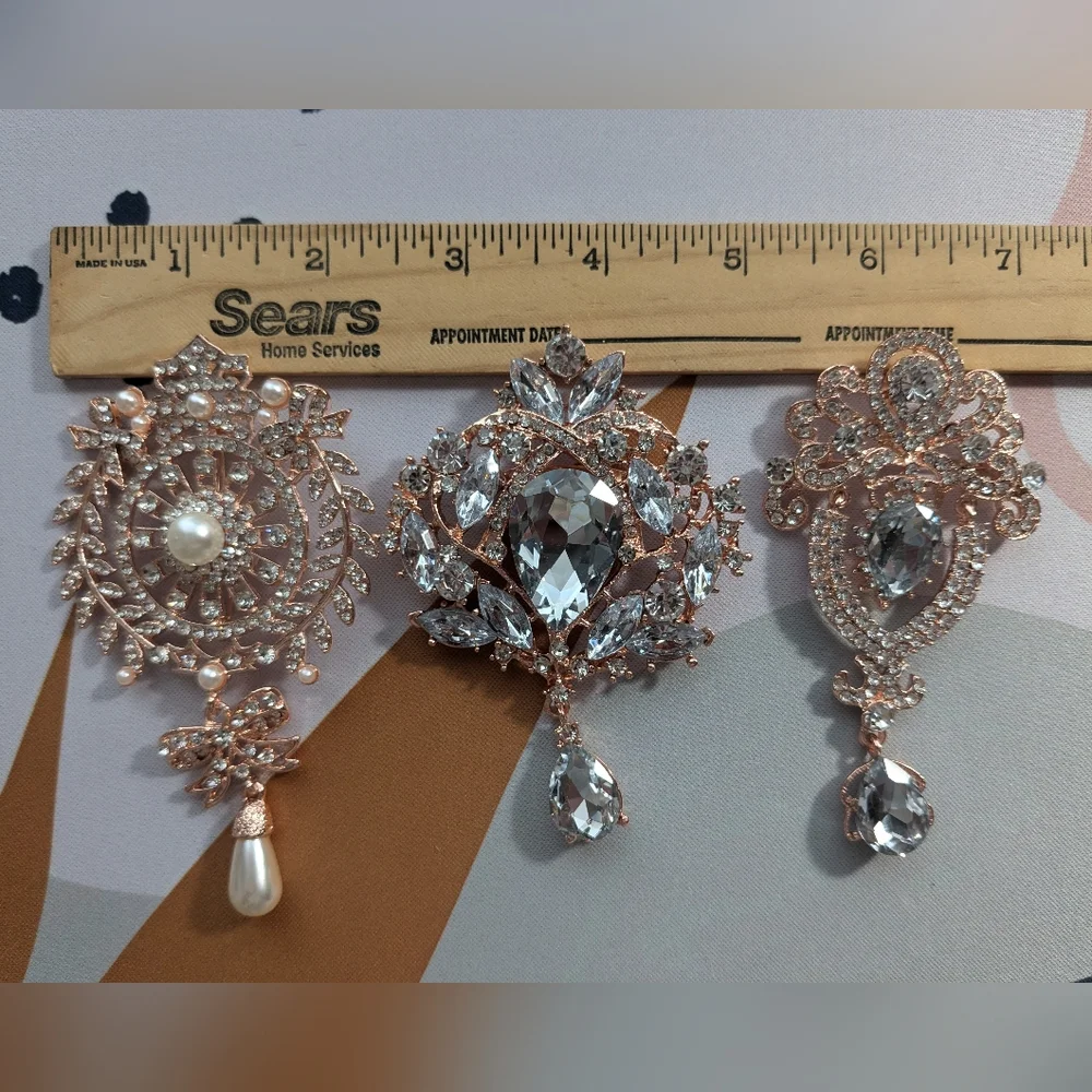Set of 10 Brooches/Pins